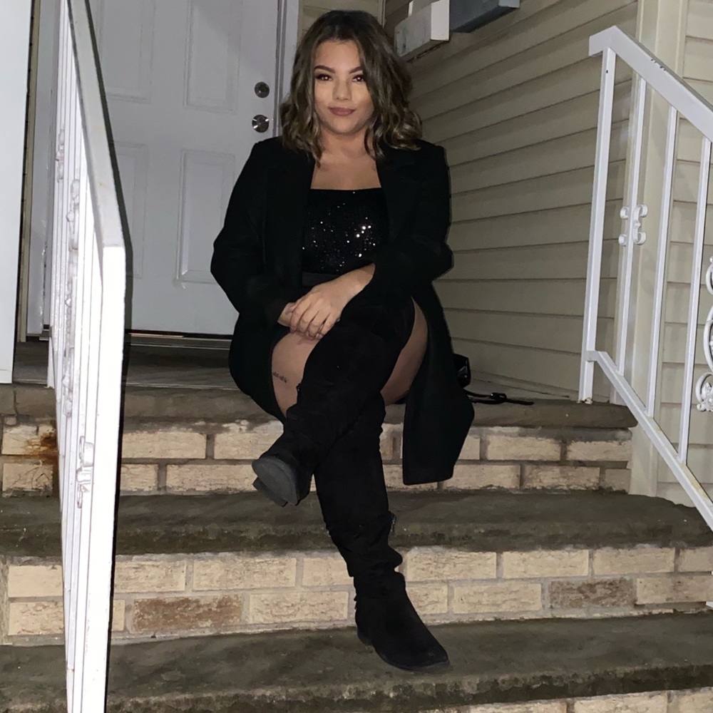 I hope you guys enjoy my closet! IG:@jamileerivera